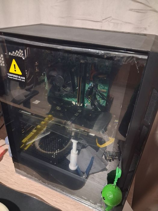 Vând/schimb Pc gaming cu wifi și Bluetooth