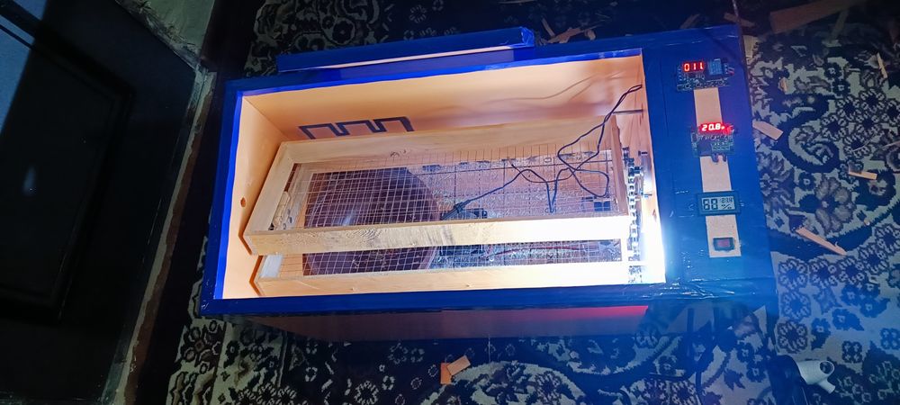 Инкубатор inkubator sotiladi polniy aftomat  12 v220 ga ishlaydi