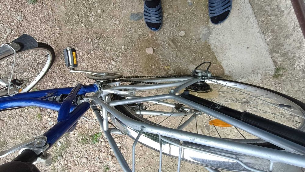 Trei biciclete de vanzare.