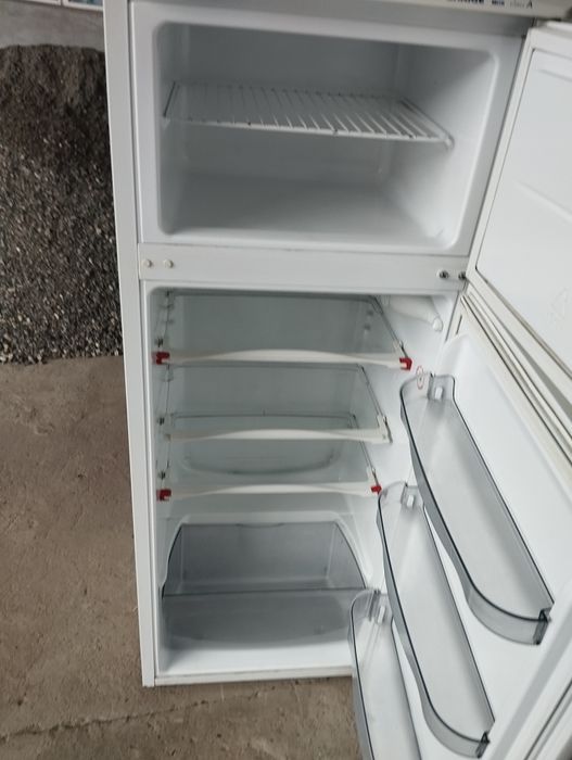 Холодильник сотилади