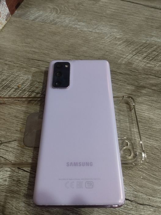 Samsung S20FE ПРОДАМ