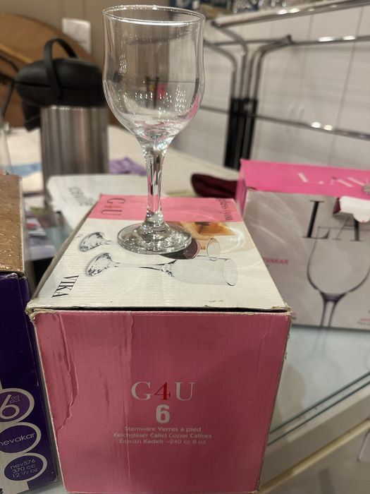 Vand pahare si cesti