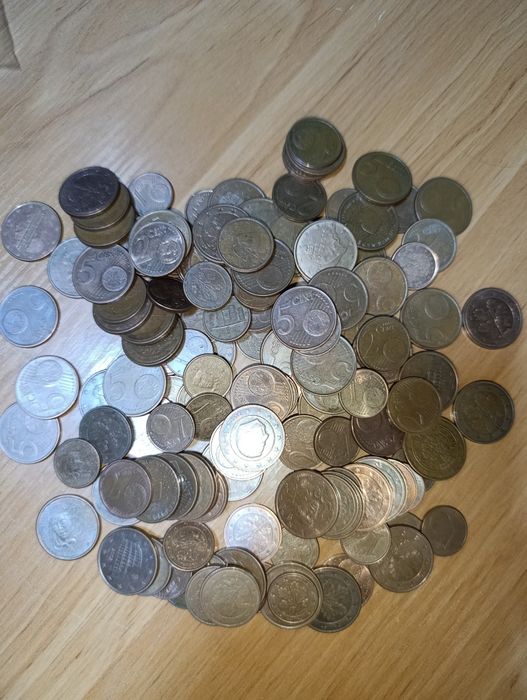 Продам монеты Германии , Финляндии , США и евроценты .