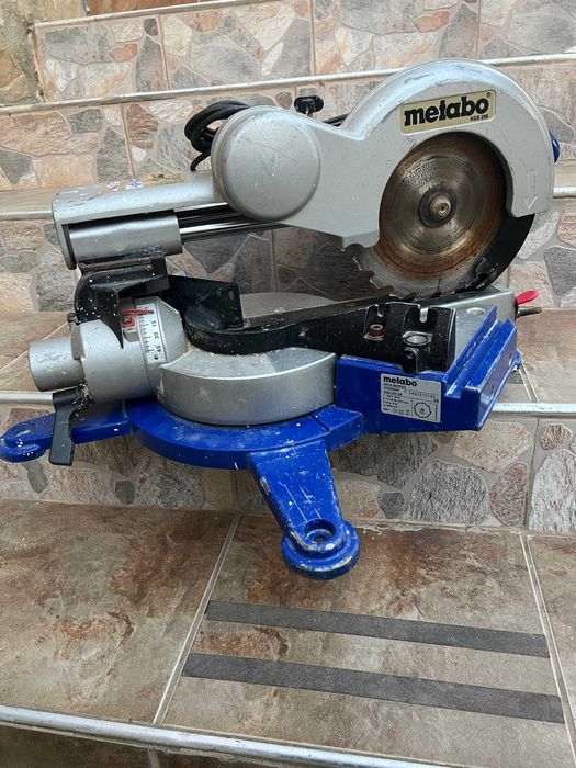 METABO Потапящ циркуляр герунг с издърпване 1300W KGS 255 PLUS