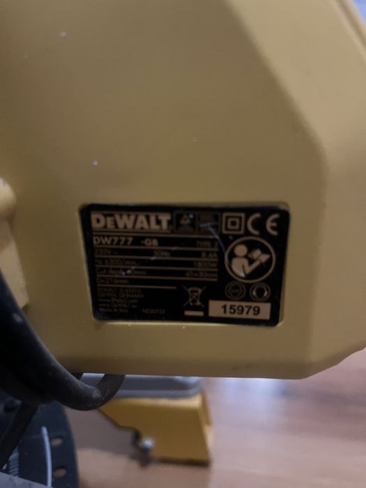 Настолен циркуляр Dewalt DW 777