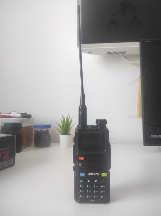 Vând stație Baofeng UV  5rh în stare perfectă