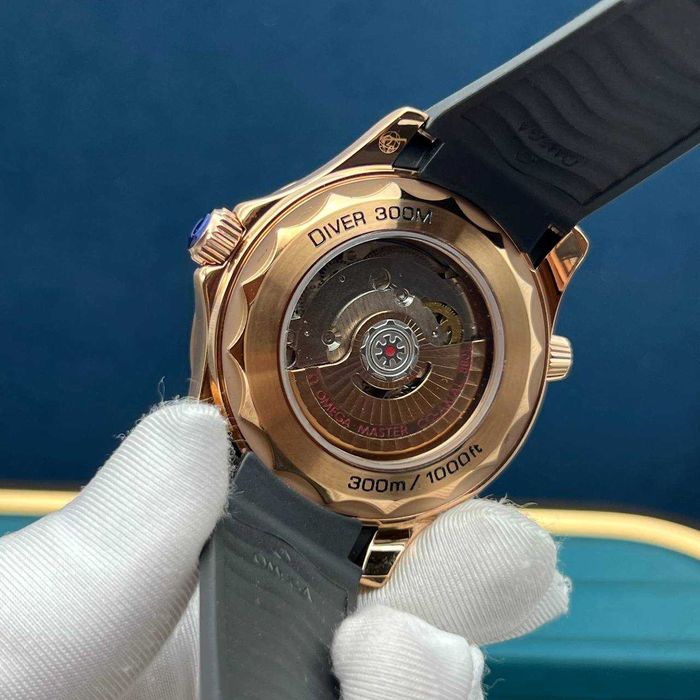 omega seamaster diver 300m черно/златисто