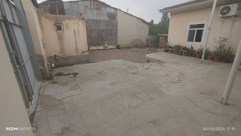 uy sotiladi (suv boʻyidagi uy)