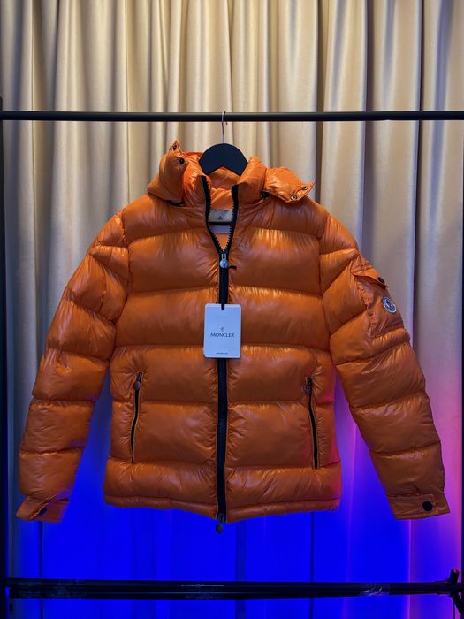 Geaca M.O.N.C.L.E.R portocaliu mat si lucios