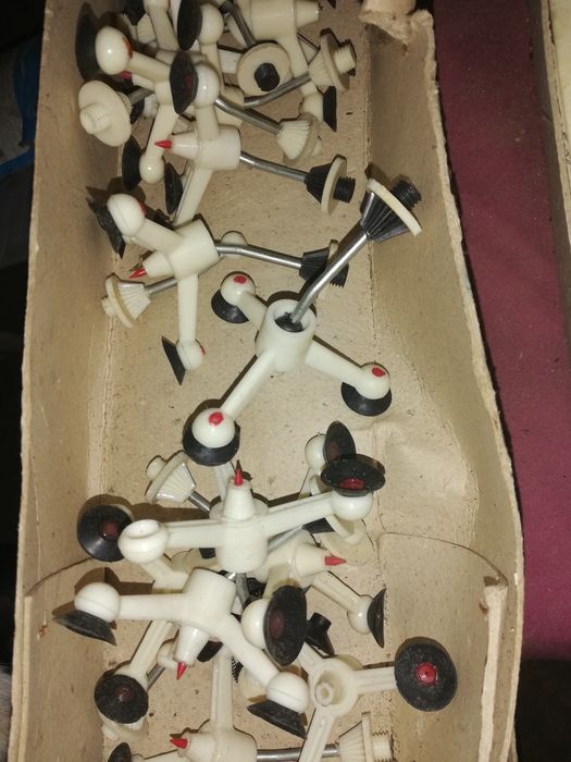 Пергел пластмасов, тринижник към пергел