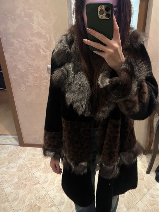 Палто изкуствен косъм с яка от естествен косъм от лисица