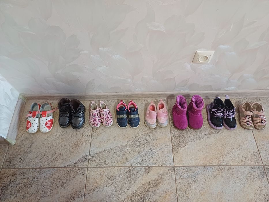 Продам детскую обувь