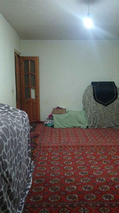 Оруджев мактаб йонида 2 хонали квартира сотилади