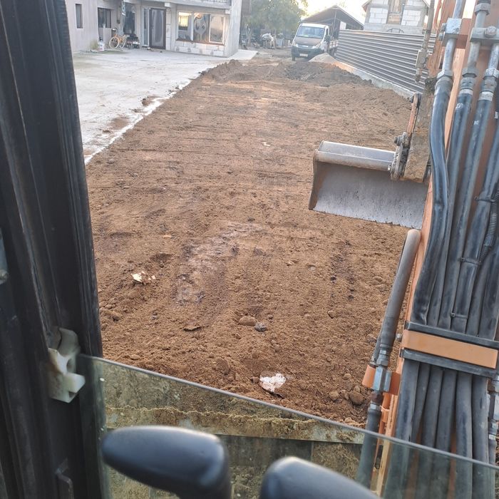 Inchiriez miniexcavator- execut lucrari/ demolari  cu excavator