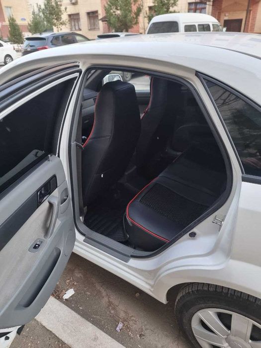 Lacetti Jentra srochno sotiladi