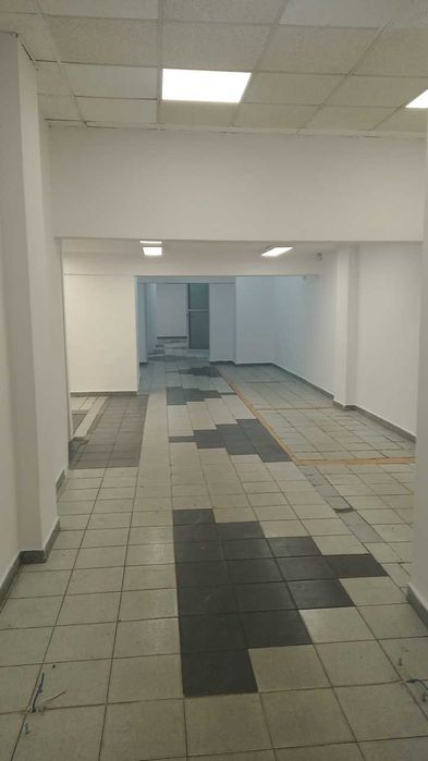 магазин под наем в Център, до Съдебната палата