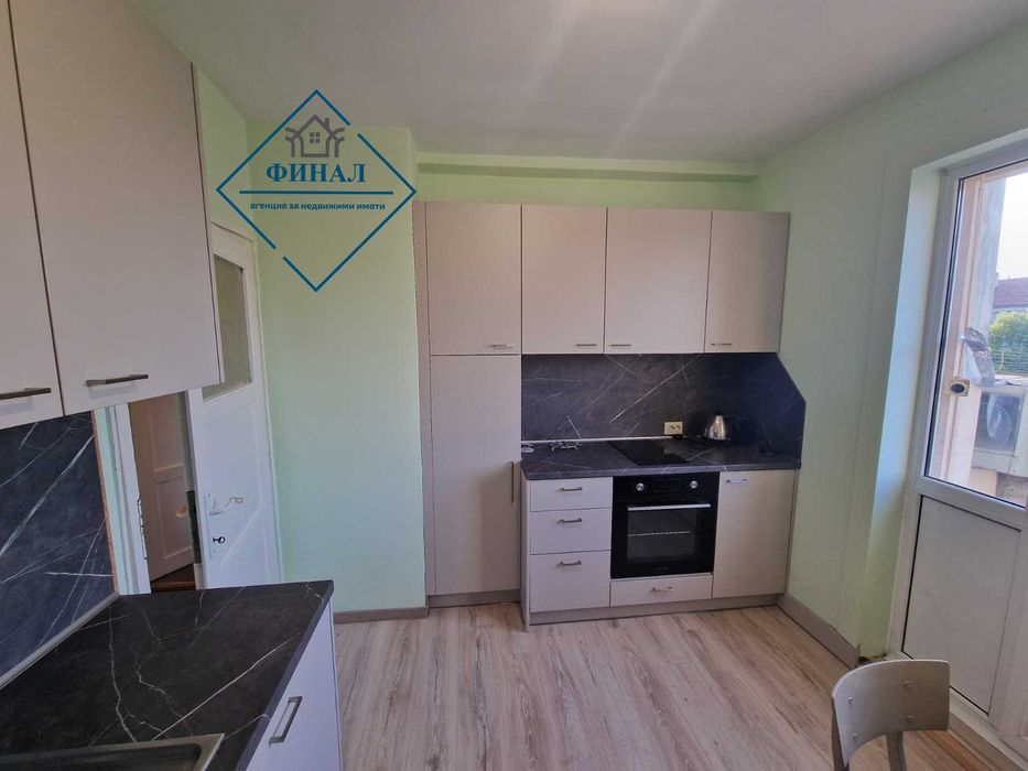 Продава се Четиристаен апартамент в Шумен, Център - 100 кв.м за 1326 €/кв.м - Снимка #2