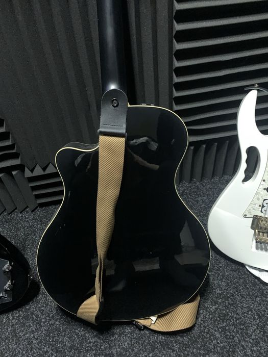 Электроакустическая гитара YAMAHA