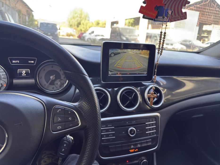 Mercedes CLA 200 usor accidentat