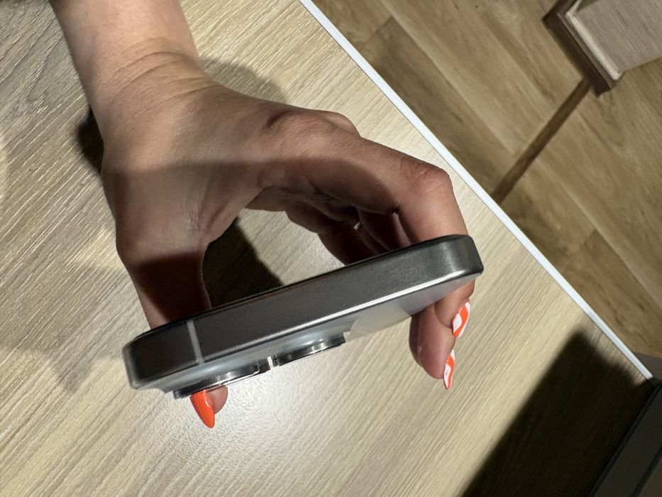 iPhone 15 Pro, Natural Titanium, като нов
