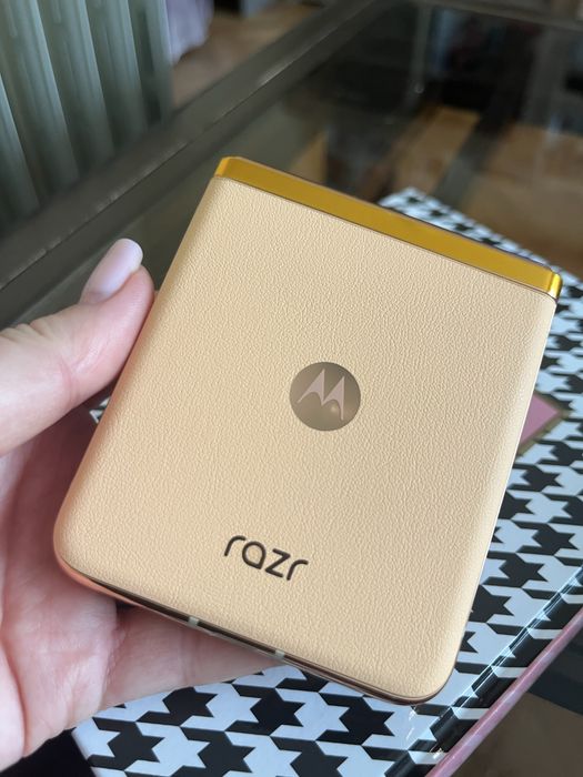 Motorola Razr 40 Ultra - перфектно състояние