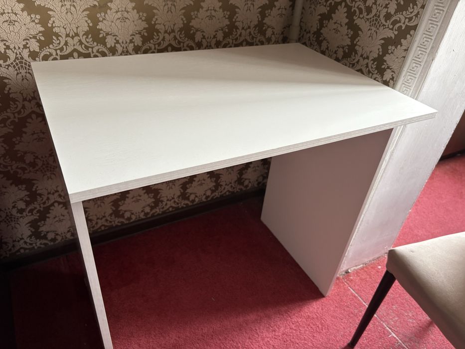 Стол, размер 50 см* 75 см