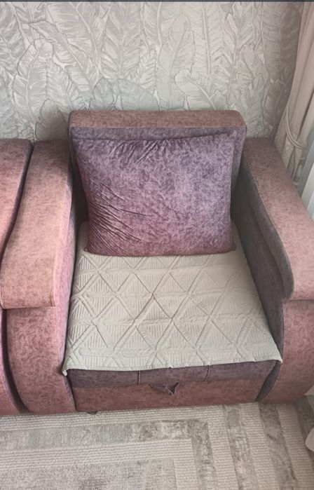 Продам угловой диван и кресло
