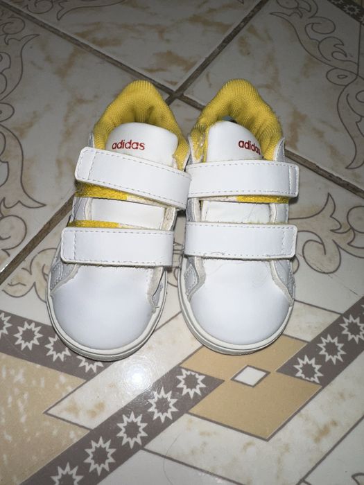 Adidasi marimea 21