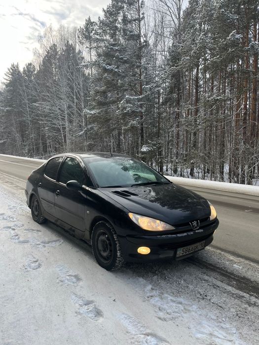 Продам машину Peugeot 2008 года