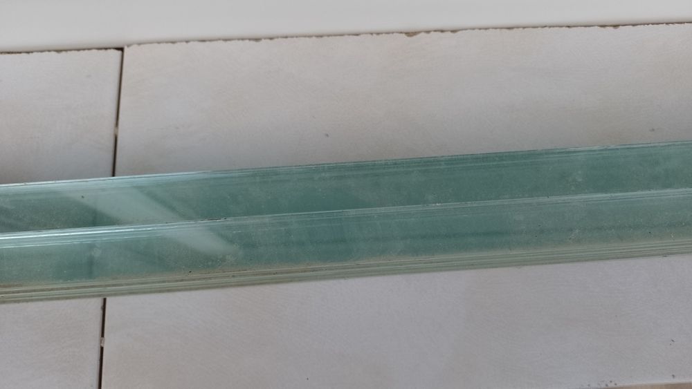 Geam îngust pentru mozaic