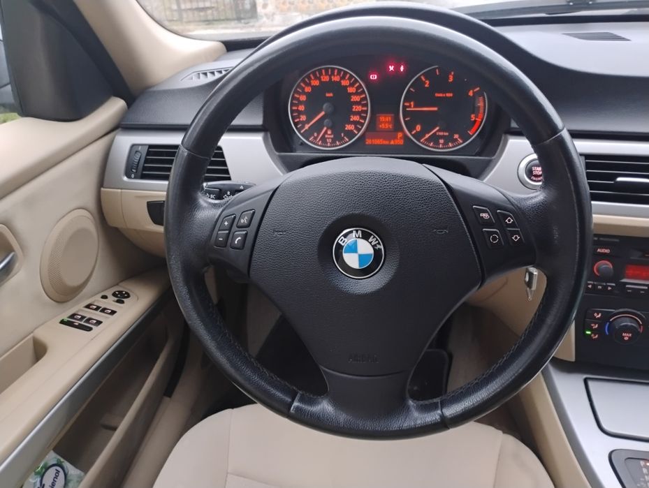 Vând  Bmw  320d  E90