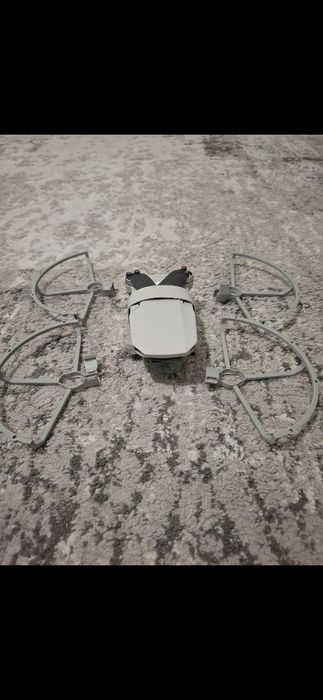 Vand Drona dji mini 4k fmc plus 2 bateri si tatie incarcare extra