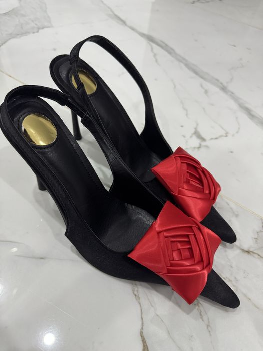 Продам туфли. С розочкой