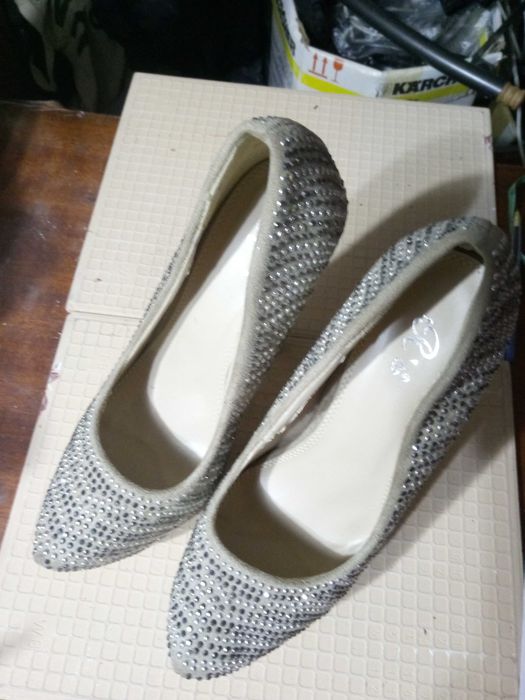 Pantofi eleganti pentru ocazii si petreceri