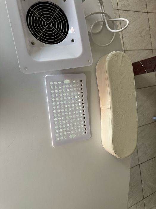 Vand masa cupio de unghii cu aspirator