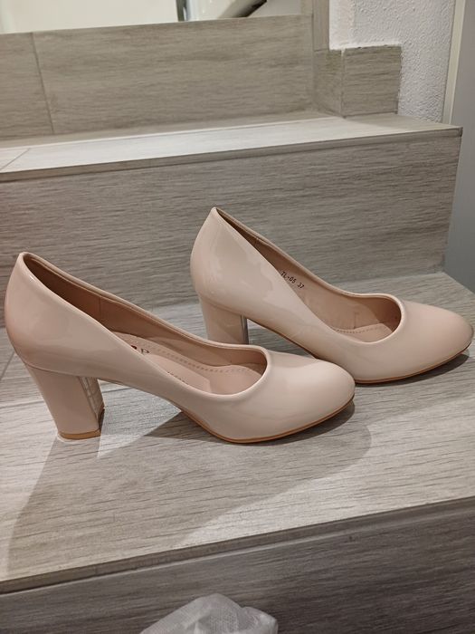 Pantofi cu toc marimea 37