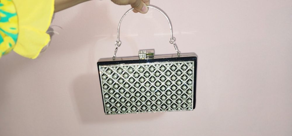 Красивая вечерняя сумочка