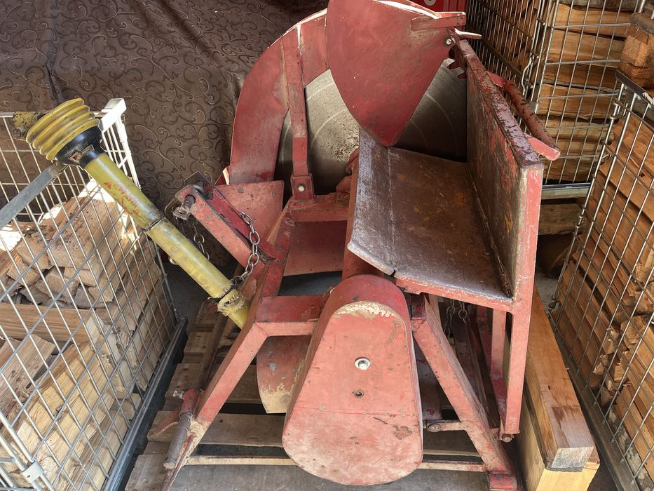 Прикачен циркуляр за трактор