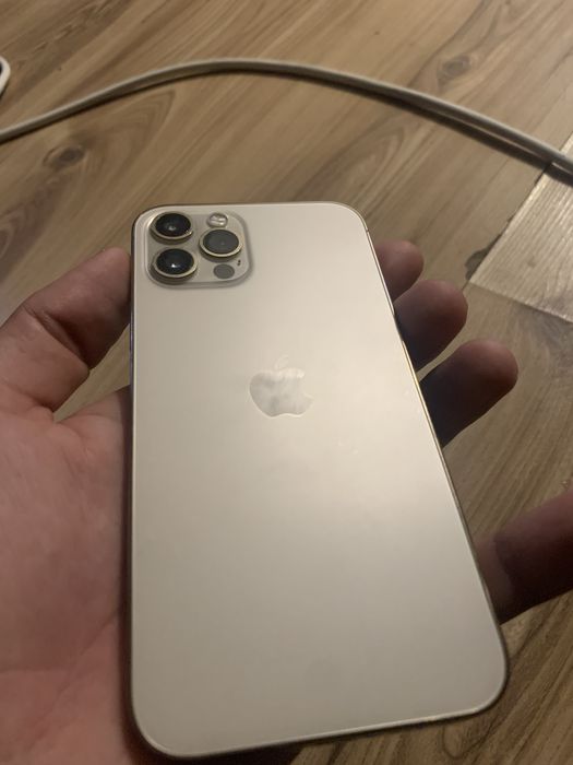 vand iPhone 12 pro impecabil