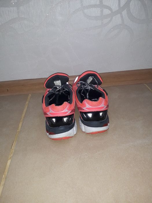 фирменные кроссовки размер 39