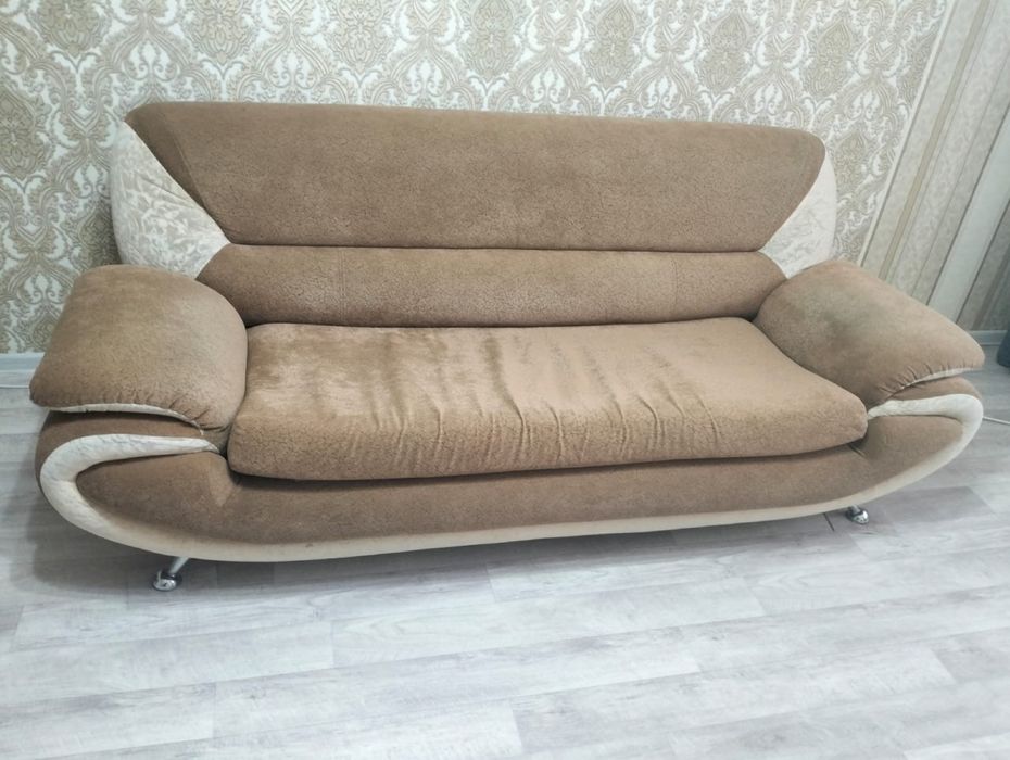 Продаю диван.