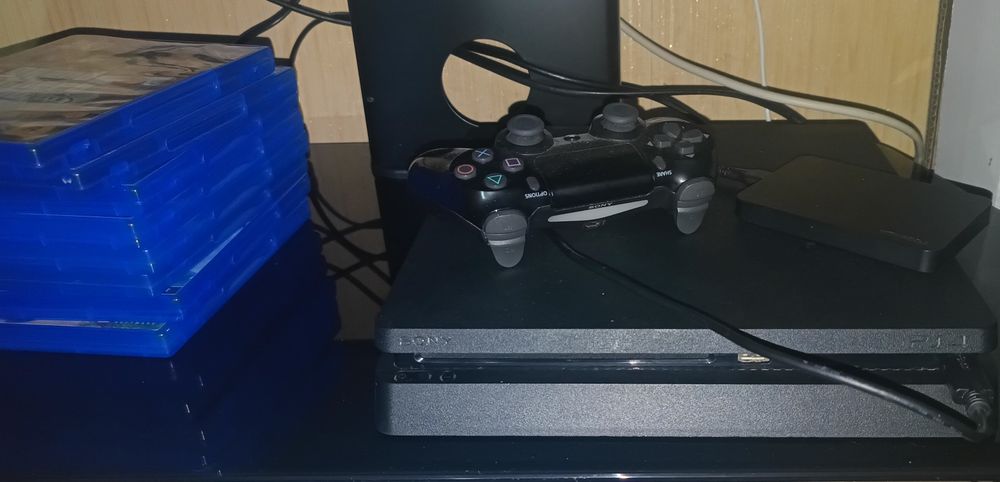 Продам пс4 8 игр в комплекте