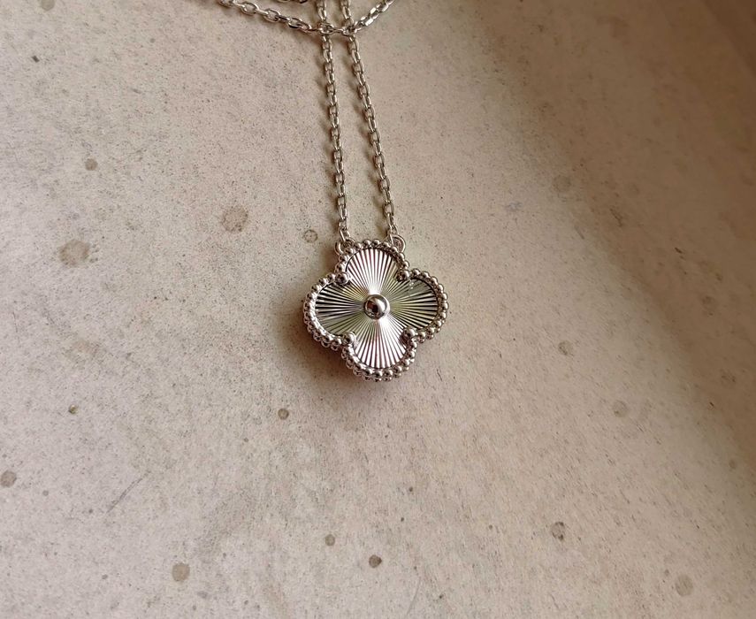 Дамско колие с детелина от бяло злато - Van Cleef & Arpels VCA