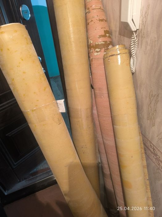 3 куска линолеума  3-4 мм.