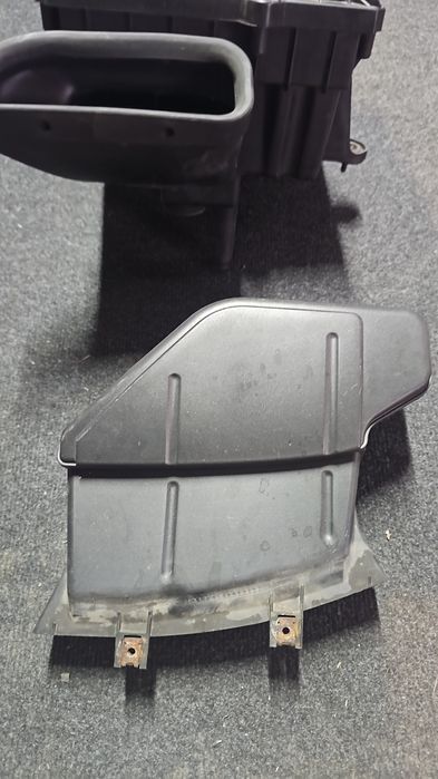 carcasa filtru aer originala volkswagen golf 5 / audi tt 8j