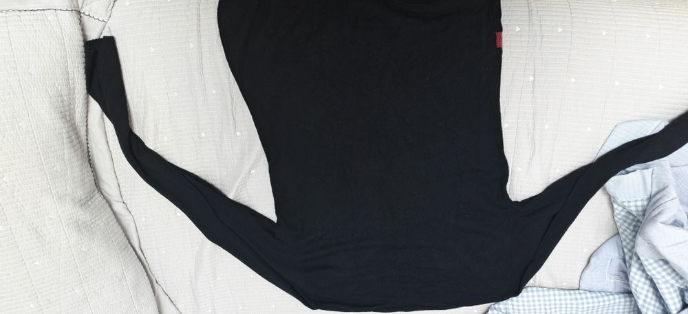 Черный V свитер Burberry Brit, размер XXL.