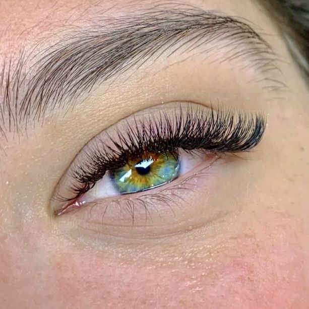 Наращивание ресниц с длительной ноской