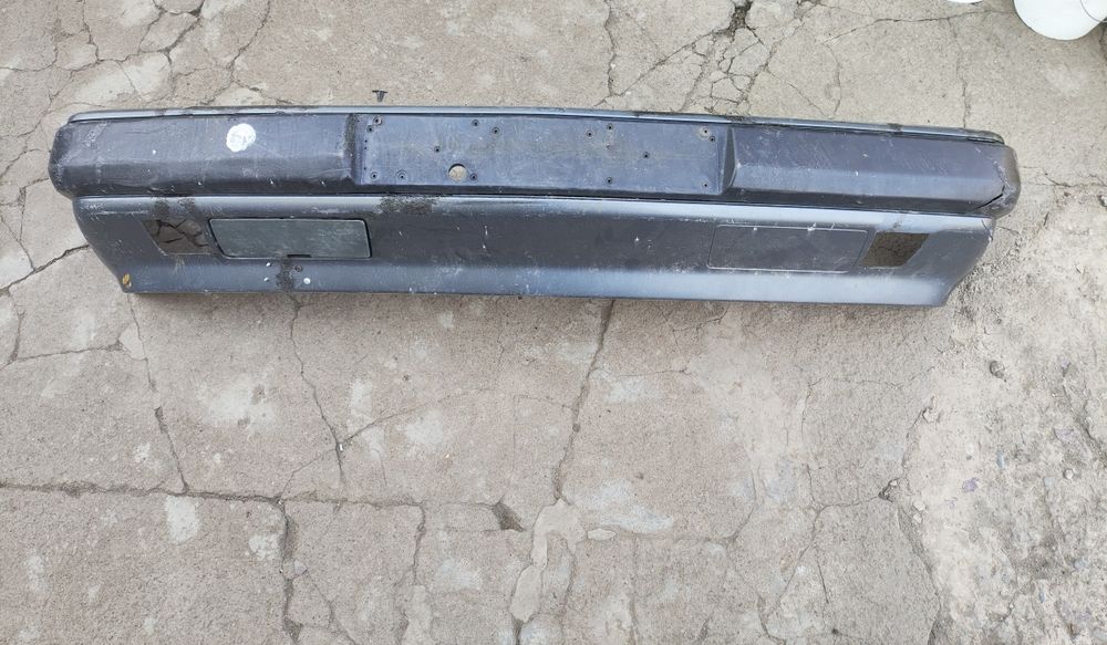 Бампер оригинал 124 Мерседес