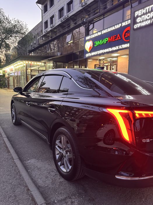 Авто в аренду Hongqi E-QM5