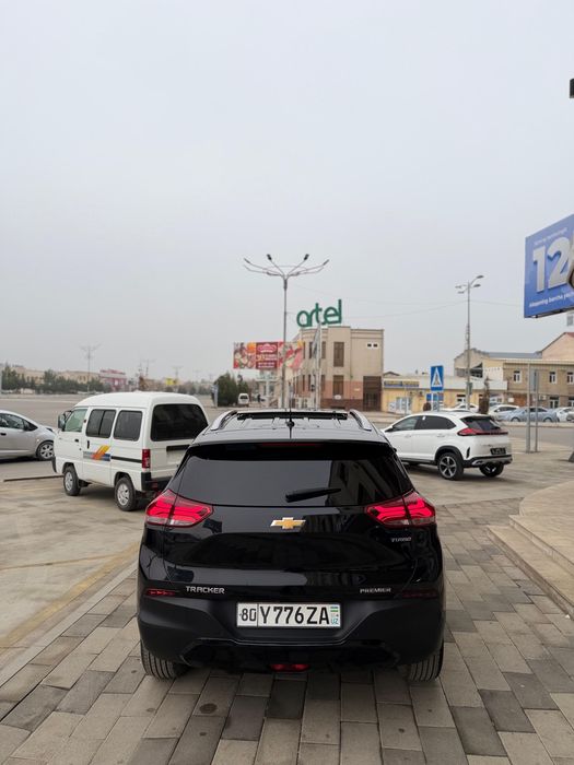 Tracker 2025 premier plus